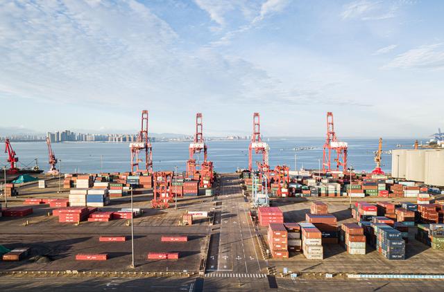 习近平总书记12日到海南洋浦经济开发区考察