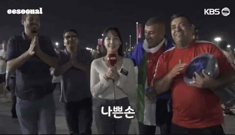 韩国女记者直播途中遭遇咸猪手强搂仍淡定直播