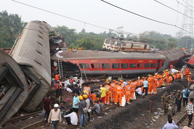 印列车相撞升级提速因先考虑安全问题