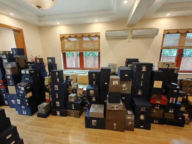 上海独居老人花900万买价值40w的收藏品
