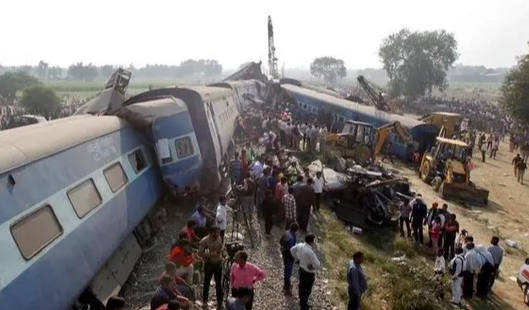 印度列车相撞