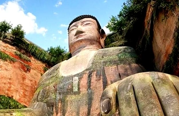 乐山大佛闭眼流泪传说真相