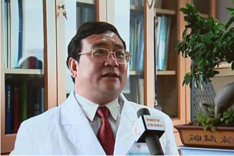 云南省第一人民医院原院长王天朝收100套房产100个停车位